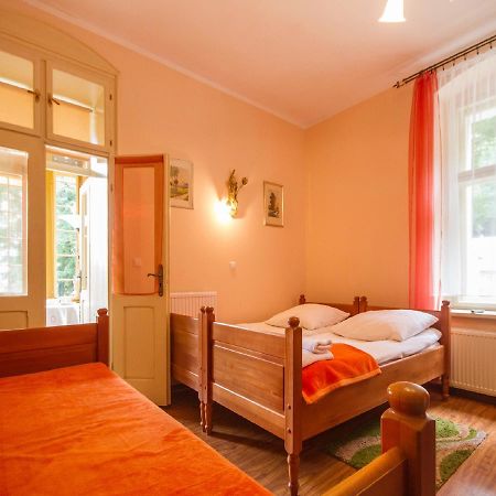 Willa Jagniatkow Bed & Breakfast Екстериор снимка