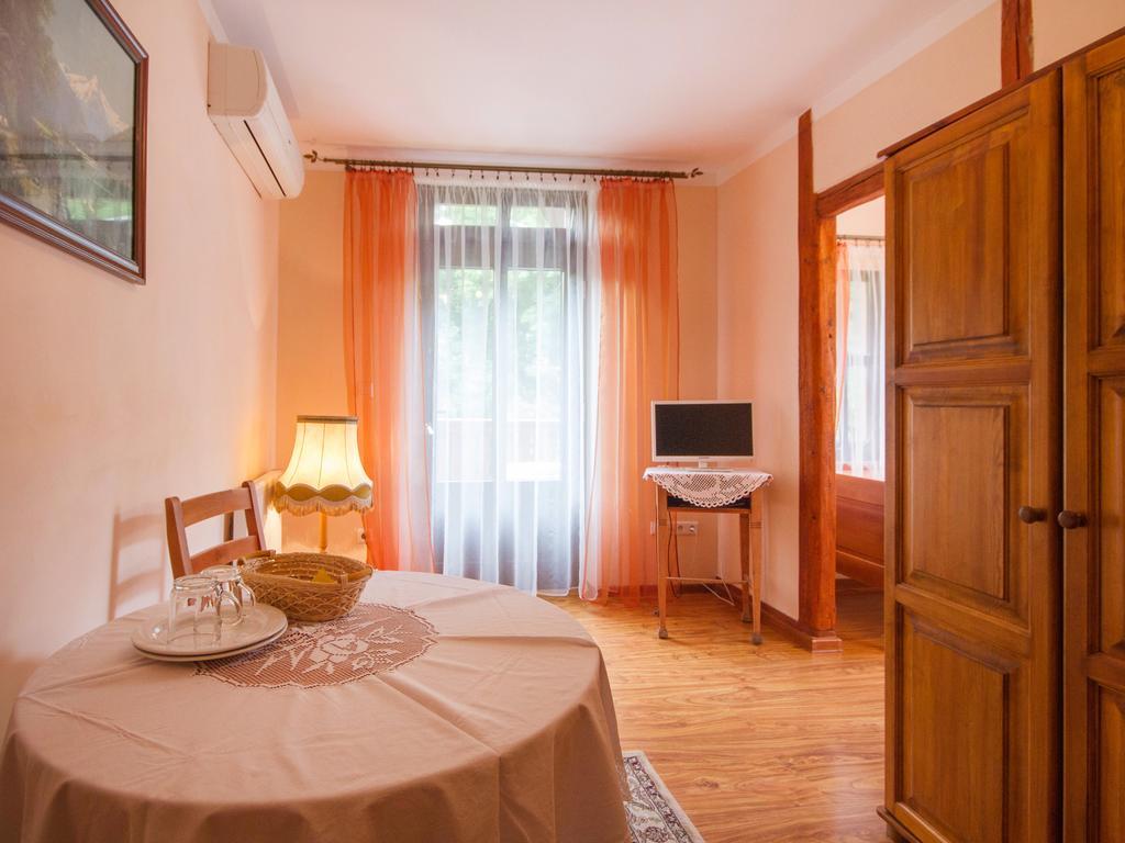 Willa Jagniatkow Bed & Breakfast Екстериор снимка