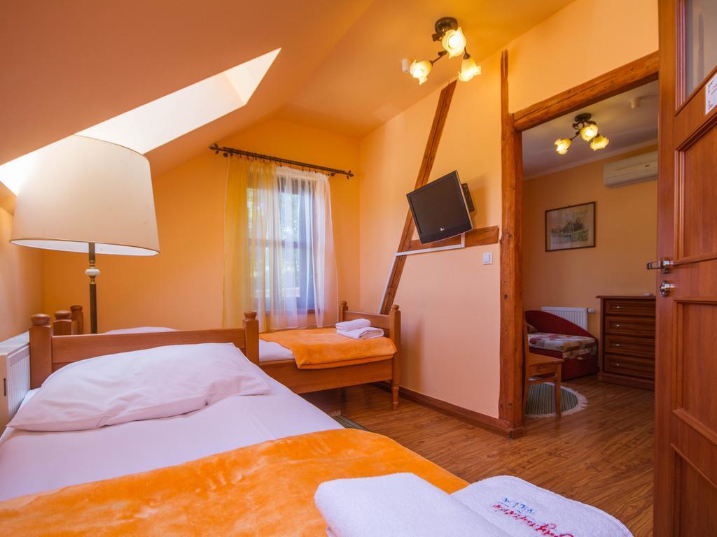 Willa Jagniatkow Bed & Breakfast Екстериор снимка